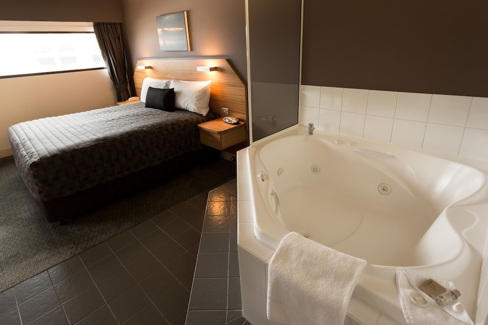 Executive One Bedroom Spa Apartment - Jetted Tub
