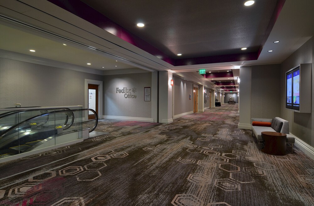 Hallway, Loews Hollywood Hotel