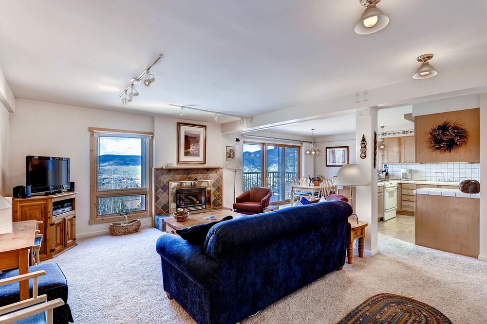 Condo, 2 Bedrooms, 2 Bathrooms - Living Room