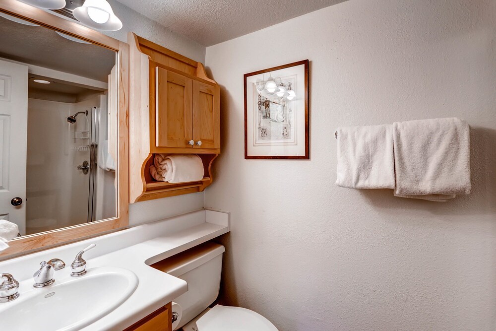 Condo, 2 Bedrooms, 2 Bathrooms - Bathroom