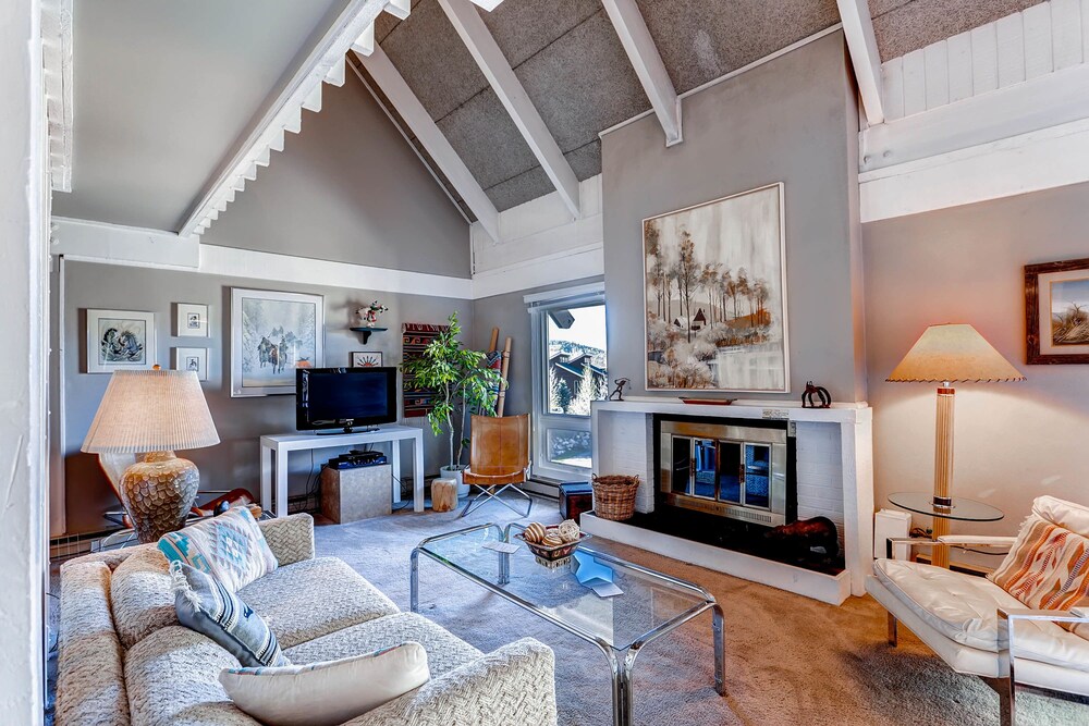 Loft, 2 Bedrooms - Living Room