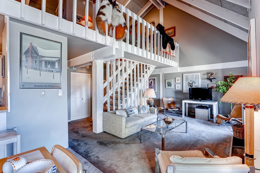 Loft, 2 Bedrooms - Living Room