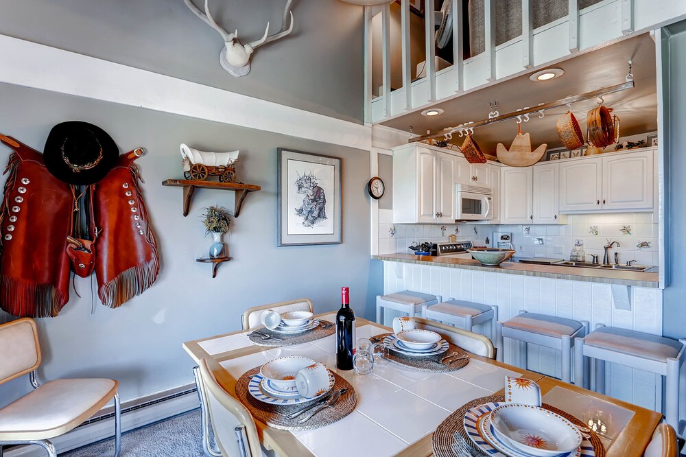 Loft, 2 Bedrooms - In-Room Dining