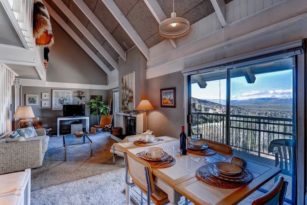 Loft, 2 Bedrooms - In-Room Dining
