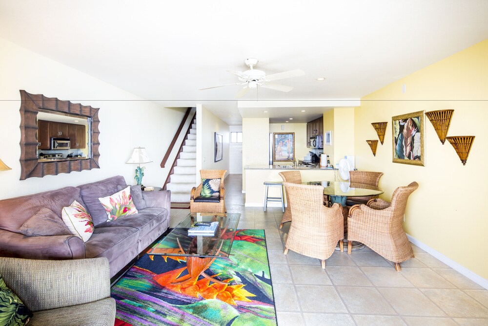 Suite, 3 Bedrooms, Ocean View - Living Area