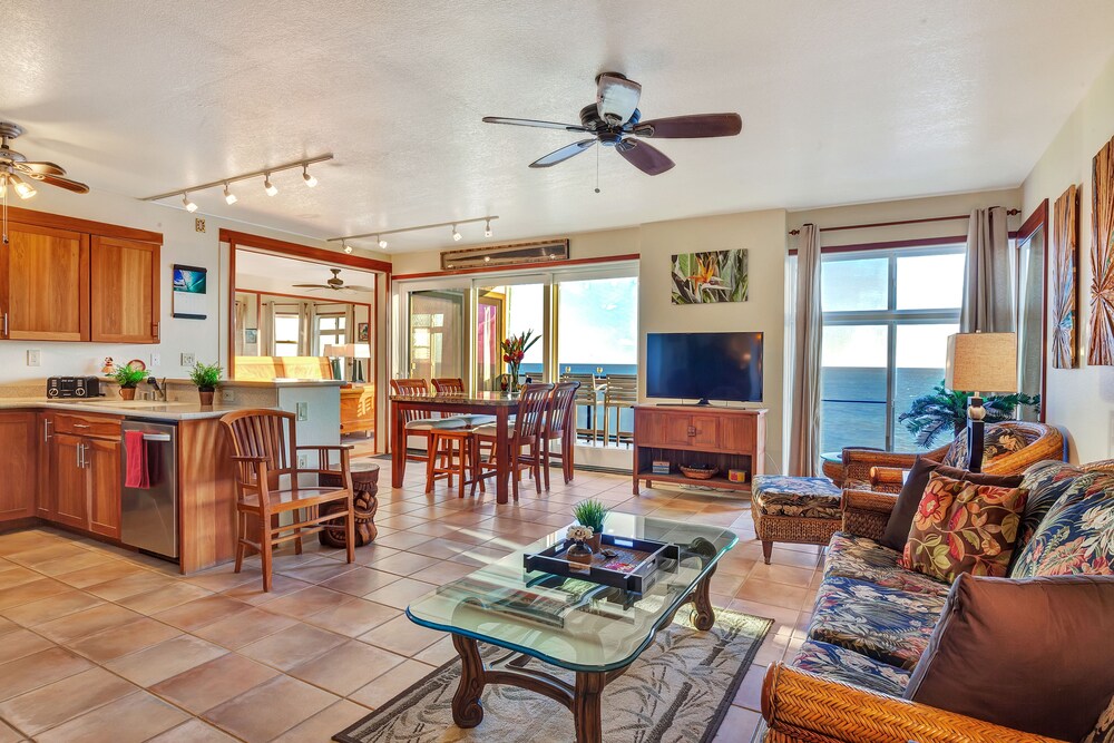 Suite, 2 Bedrooms, 2 Bathrooms, Oceanfront - Living Area