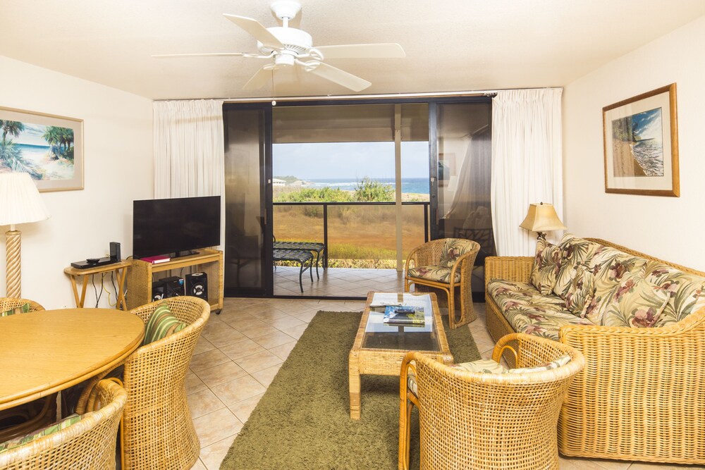 Suite, 2 Bedrooms, 2 Bathrooms, Ocean View - Living Room