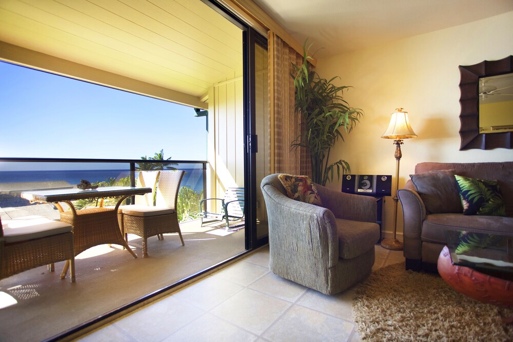 Suite, 3 Bedrooms, Ocean View - Living Room