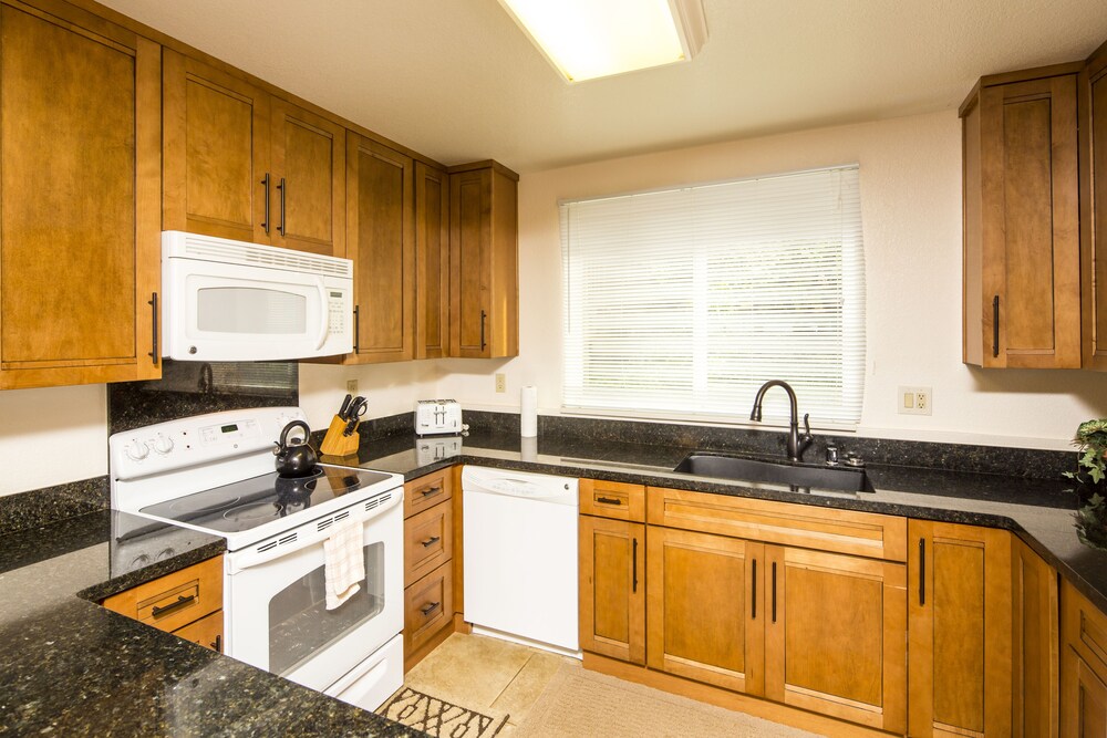 Suite, 2 Bedrooms, 2 Bathrooms, Oceanfront - In-Room Kitchen