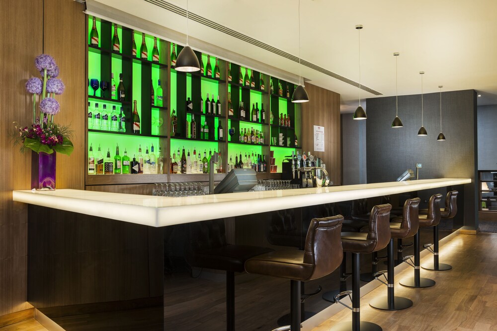 Hotel Bar