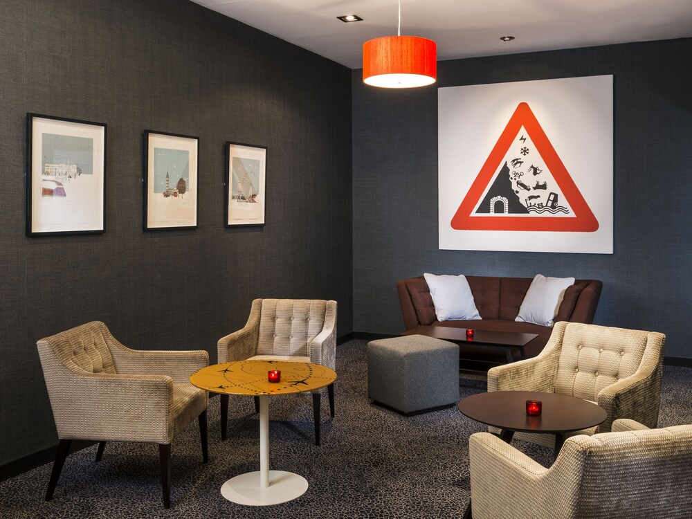 Hotel Lounge