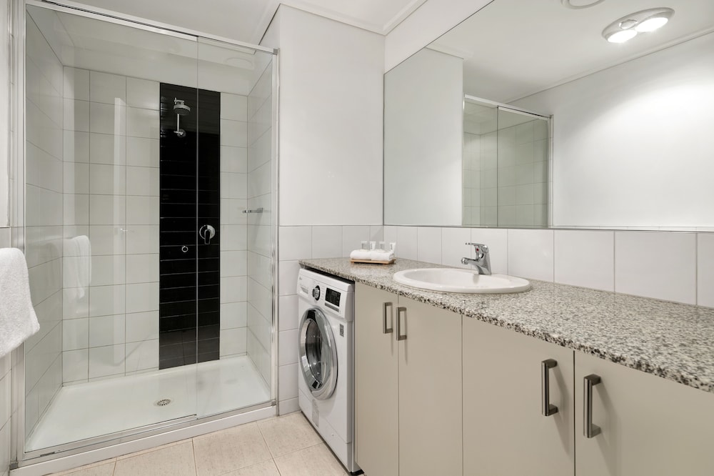 Two Bedroom Deluxe Apartment - Bathroom