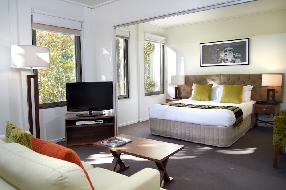 One Bedroom Parkview Apartment - Guestroom