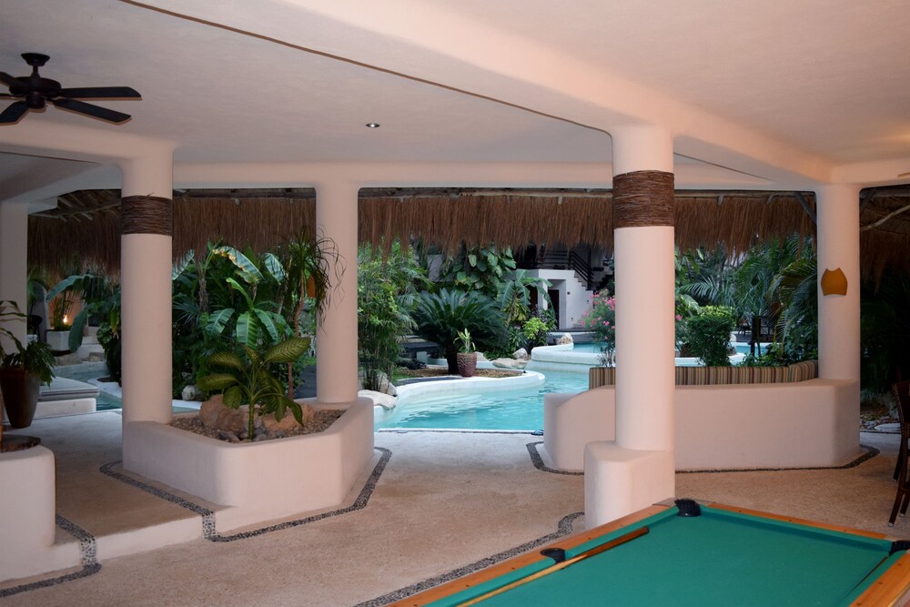 Hotel Lounge