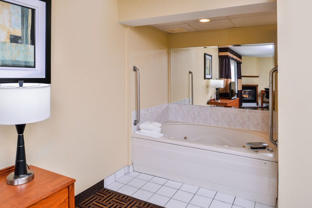 Deep Soaking Bathtub