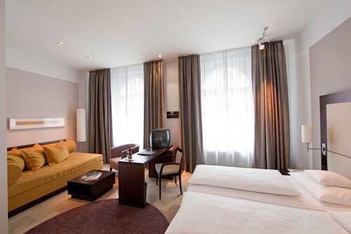 BURNS Art Hotel