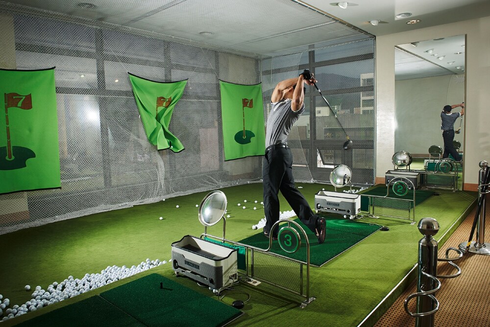 Indoor golf driving range, Paradise Hotel Busan