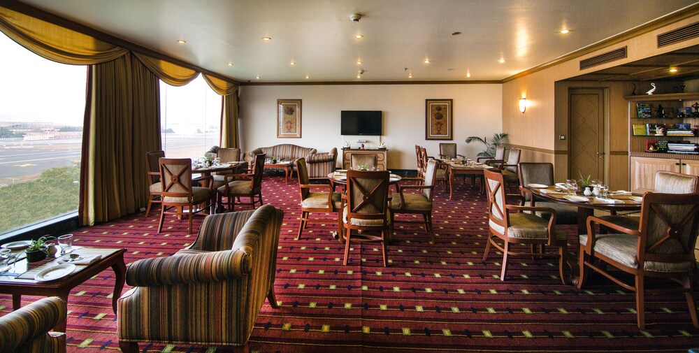 Executive Lounge