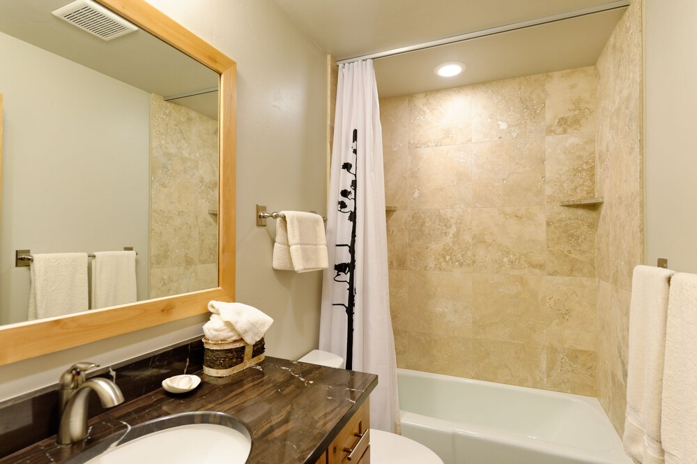 Premier Room, 3 Bedrooms - Bathroom