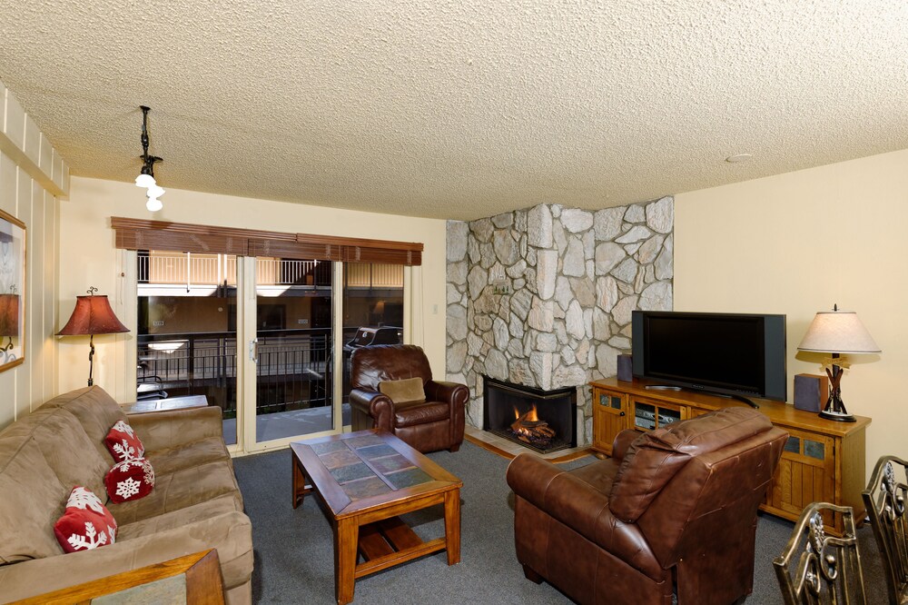 Standard Room, 2 Bedrooms - Living Room