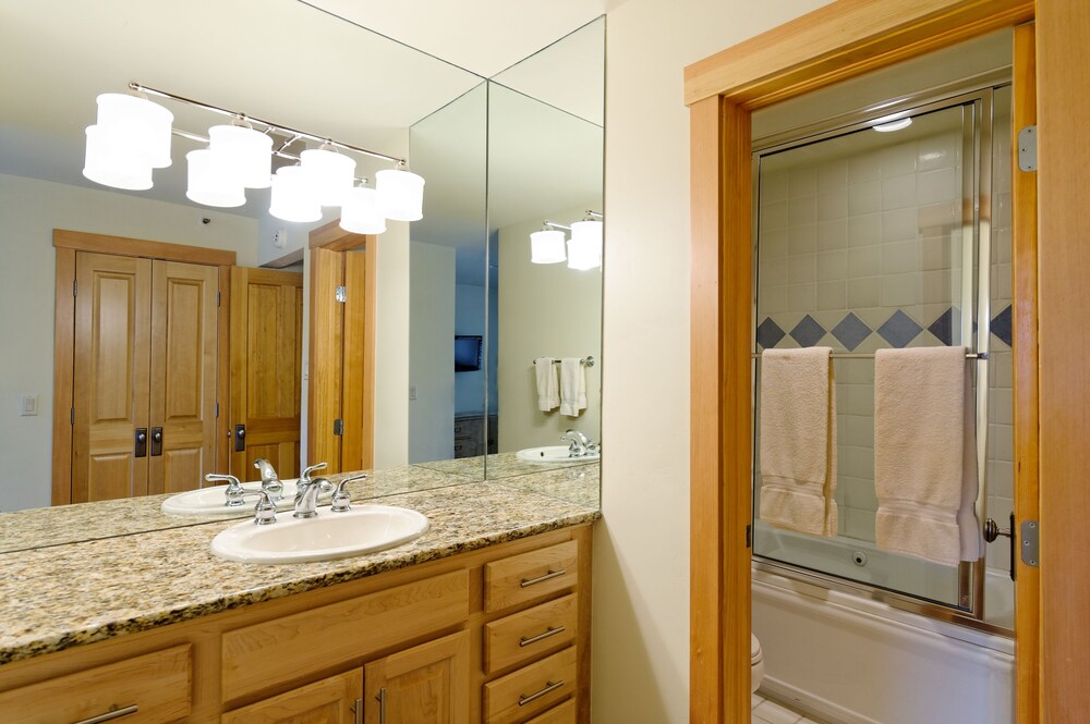 Deluxe Loft, 3 Bedrooms - Bathroom