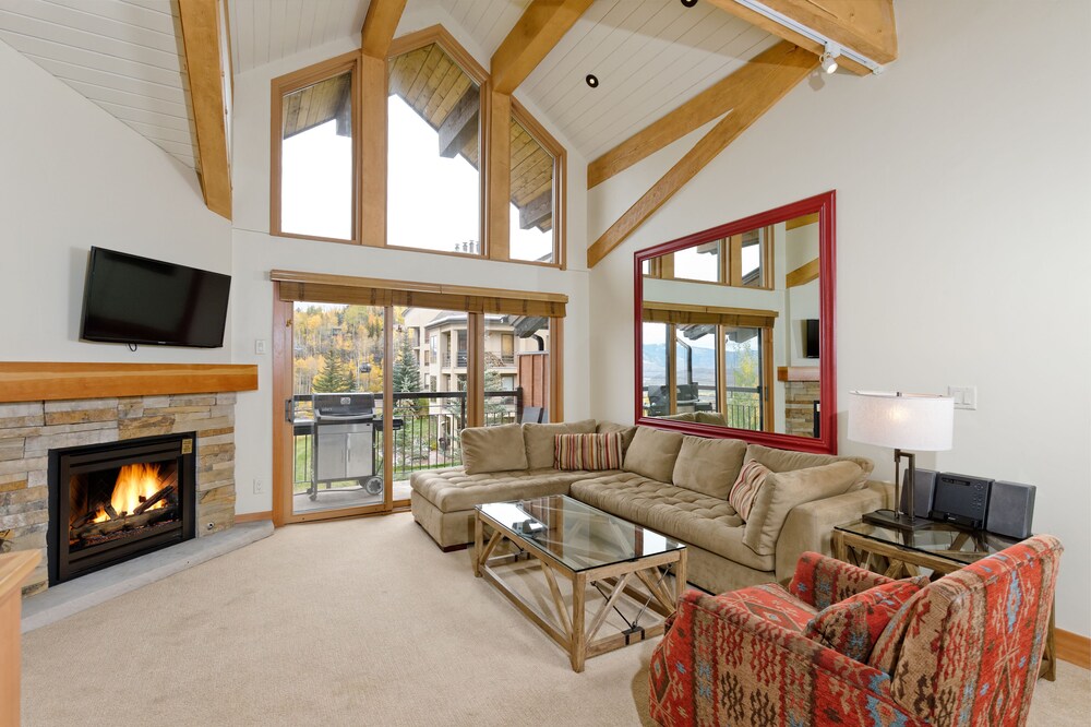 Deluxe Loft, 3 Bedrooms - Living Room
