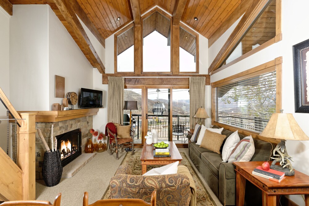 Premier Loft, 1 Bedroom - Living Room