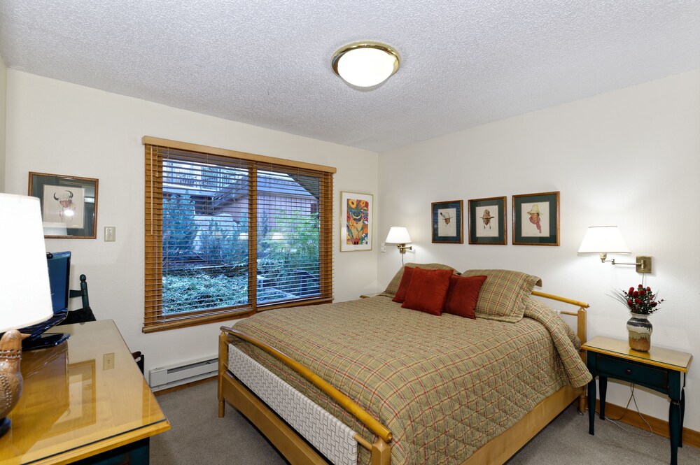 Premier Room, 2 Bedrooms - Guestroom