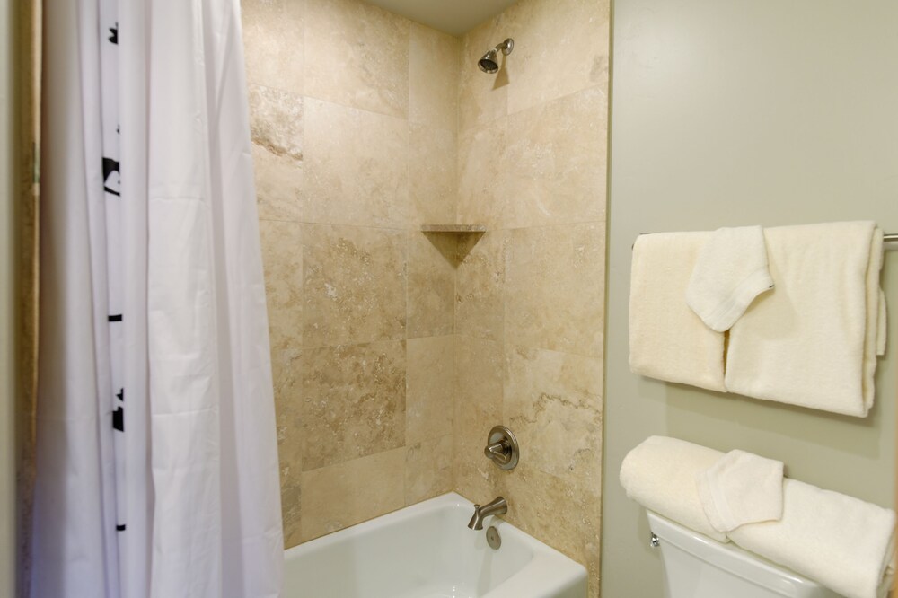 Premier Room, 3 Bedrooms - Bathroom