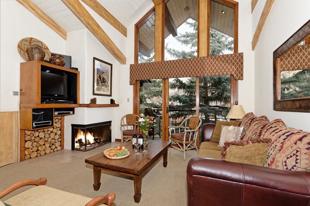 Premier Loft, 3 Bedrooms - Living Area