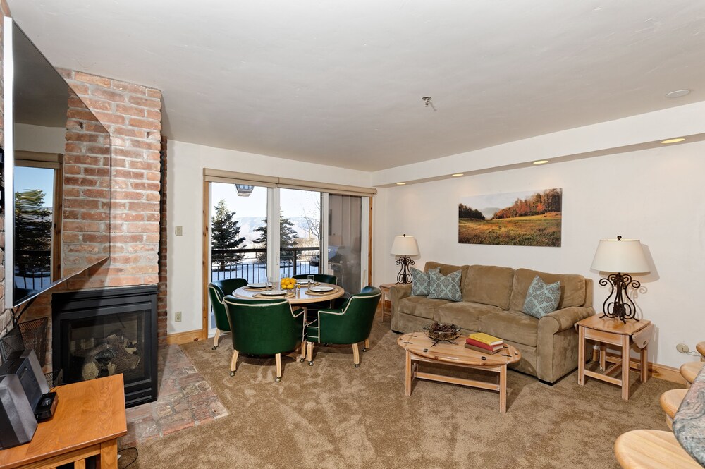 Deluxe Room, 3 Bedrooms - Living Room