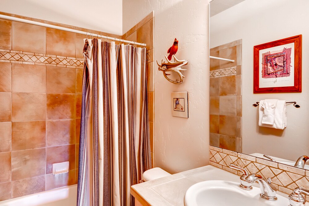 Premium Condo, 4 Bedrooms - Bathroom