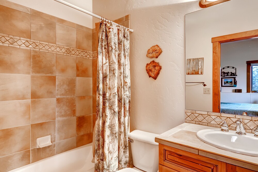 Premium Condo, 4 Bedrooms - Bathroom