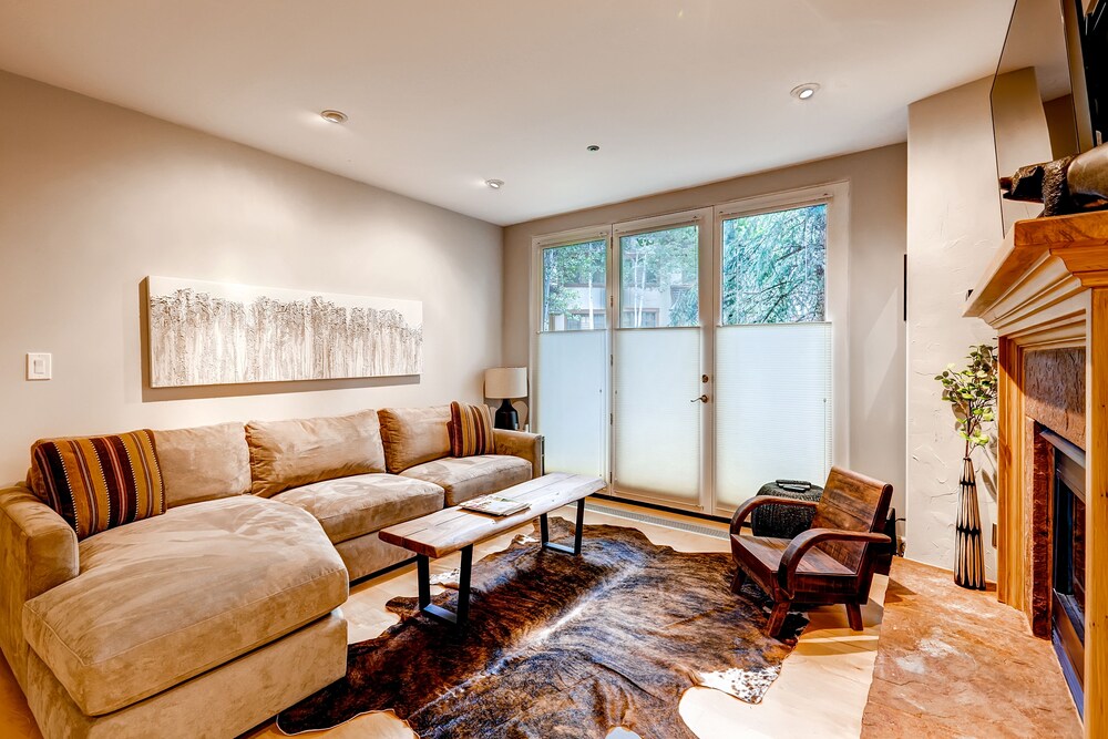 Premium Condo, 1 Bedroom - Living Area