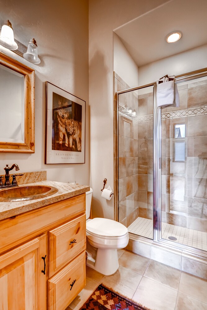 Premium Condo, 4 Bedrooms - Bathroom