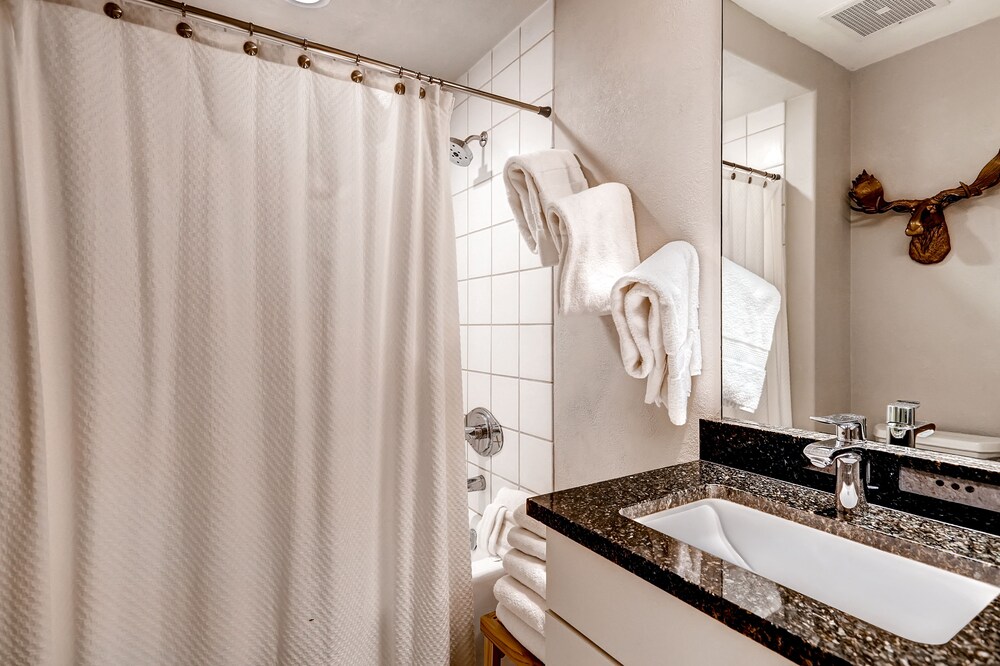 Premium Condo, 1 Bedroom - Bathroom