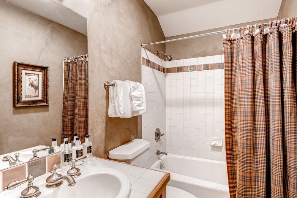 Premium Condo, 2 Bedrooms (Plus) - Bathroom