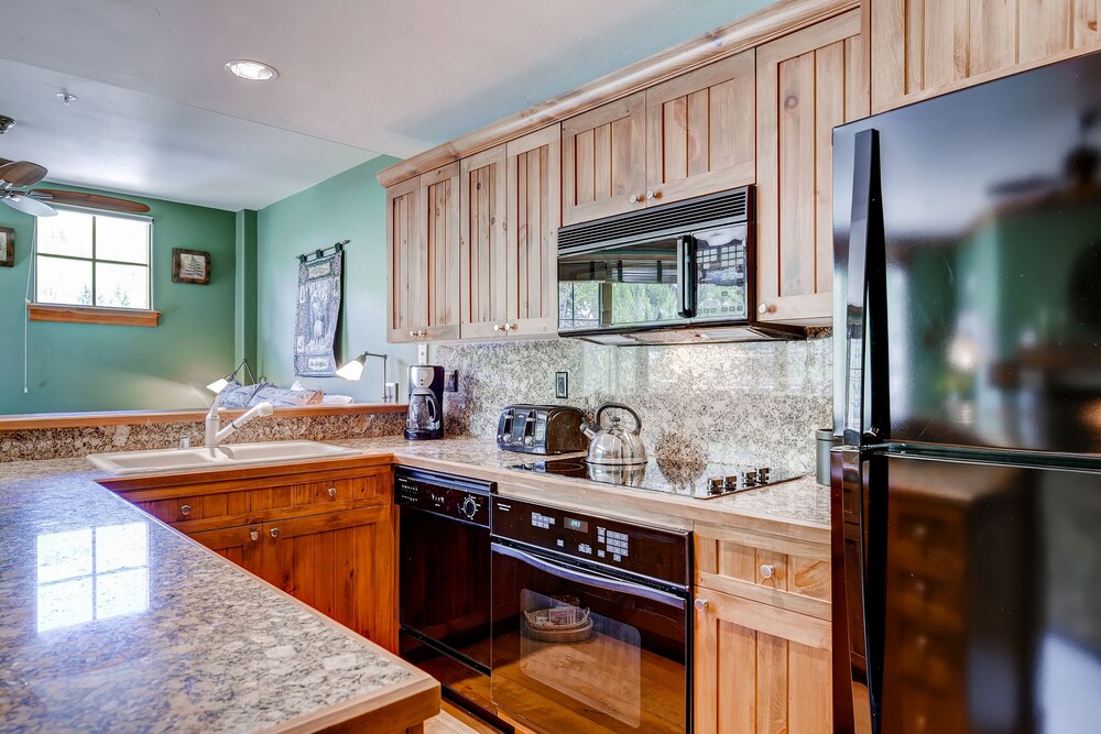 Studio - In-Room Dining