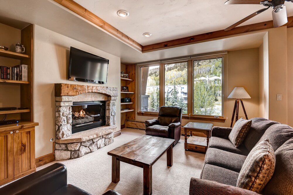 Condo, 1 Bedroom - Living Room