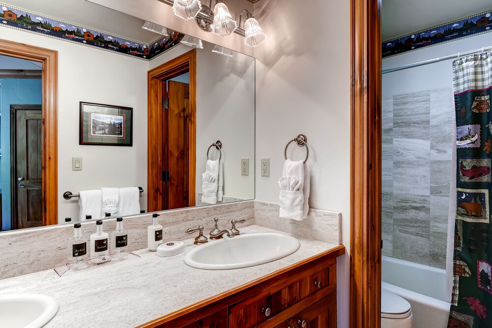 Studio - Bathroom
