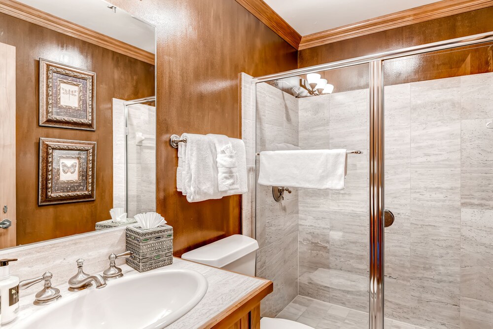 Premium Condo, 2 Bedrooms (Plus) - Bathroom