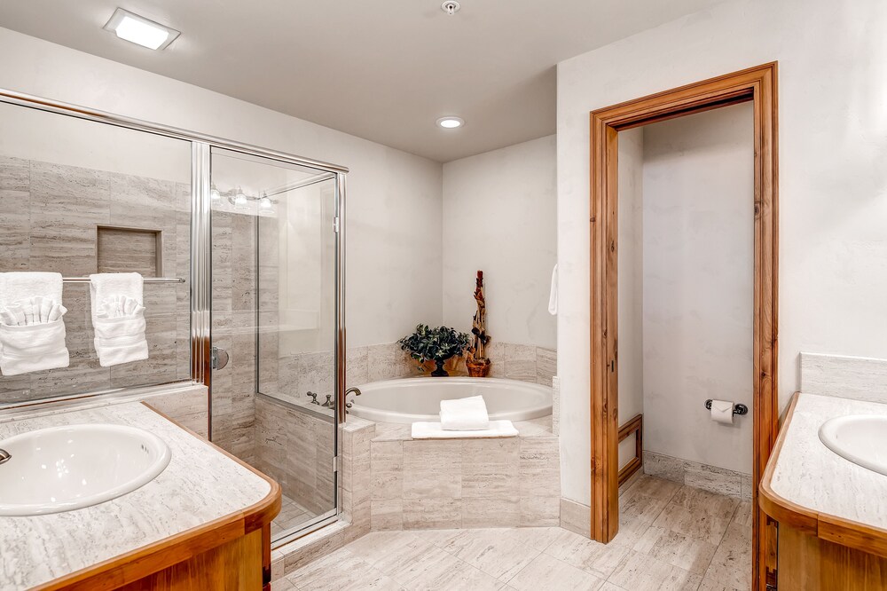 Condo, 1 Bedroom (Plus) - Bathroom