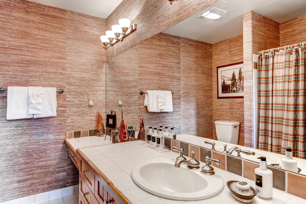 Premium Condo, 2 Bedrooms (Plus) - Bathroom