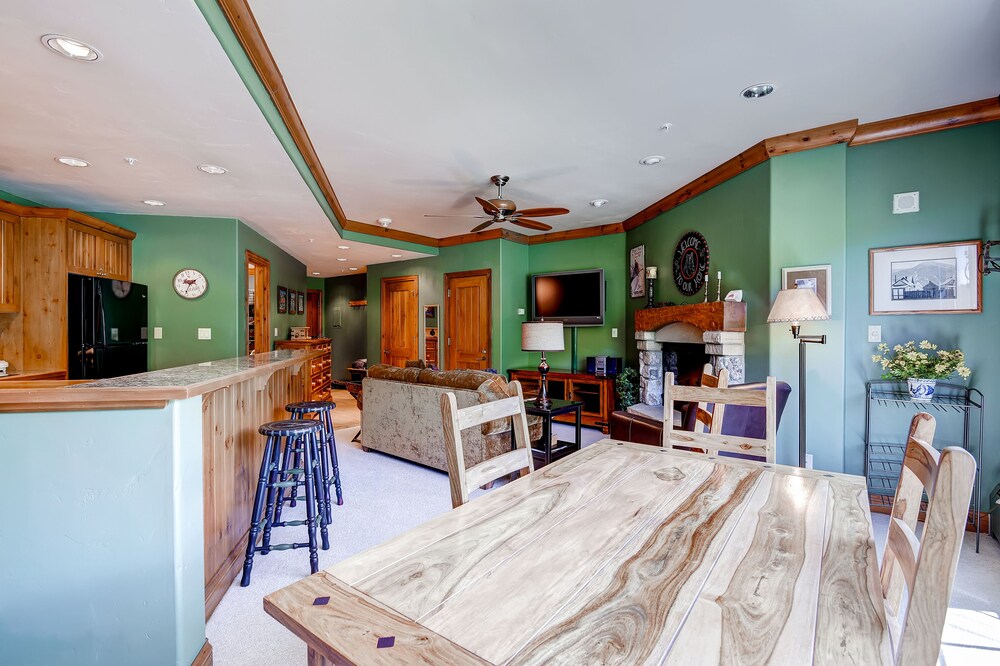 Studio - In-Room Dining