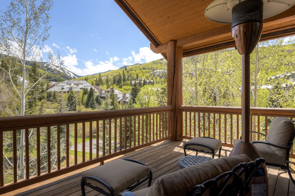 Premium Condo, 2 Bedrooms (Plus) - Terrace/Patio