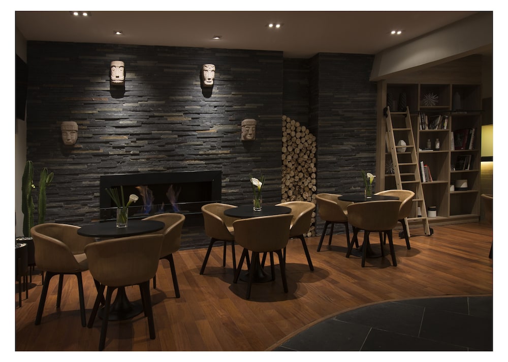 Hotel Bar