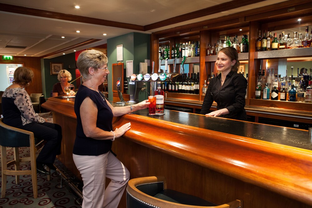 Hotel Bar