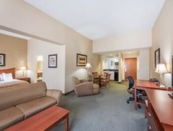 Cleveland Vacations - Wingate by Wyndham Cleveland - Property Image 24