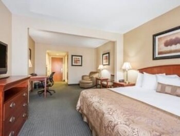Cleveland Vacations - Wingate by Wyndham Cleveland - Property Image 2
