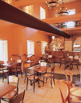 Hotel Bar
